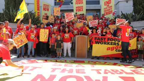 Los trabajadores desafiaron las altas temperaturas y se unieron al "verano caliente" de huelgas laborales.