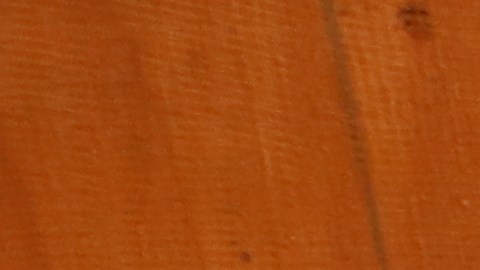 Carlos Peña desde un cuarto improvisado con su imprenta en su hogar.