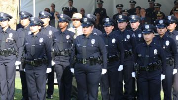 Un total de 26 jóvenes se convirtieron en agentes de LAPD.
