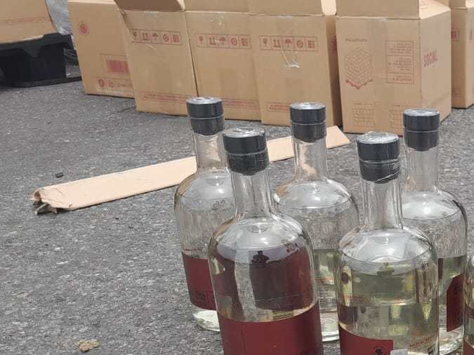 Marina en México halla cargamento con casi 12,000 libras de metanfetamina ocultos en botellas de mezcal