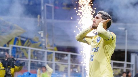 Diego Valdés en festejo de gol con América en la Liga MX.