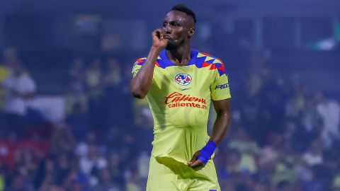 Julián Quiñones celebra su primer gol con el Club América.