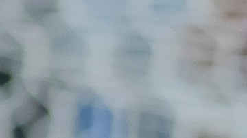 Santiago Giménez empieza a celebrar su golazo casi al final del partido.