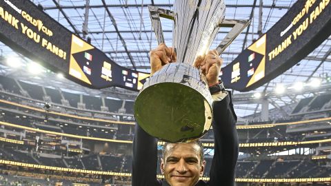 Jaime 'Jimmy' Lozano celebra haber ganado la Copa Oro 2023 con la selección de México.