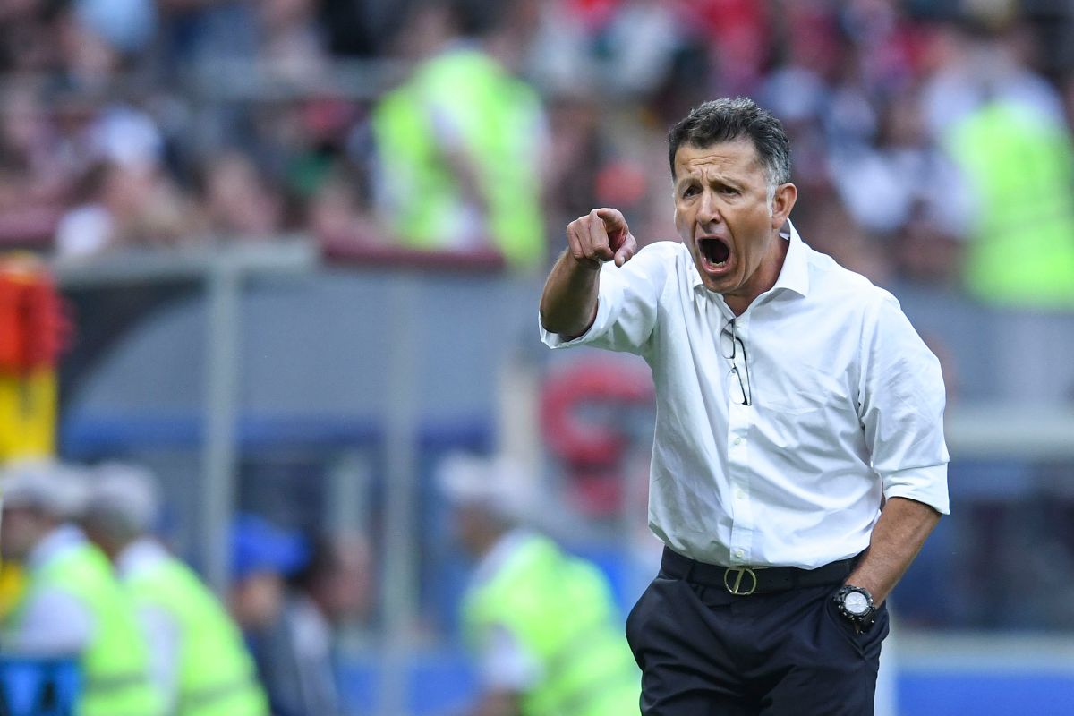 Juan Carlos osorio dando indicaciones el día que México venció a Alemania en Rusia 2018.