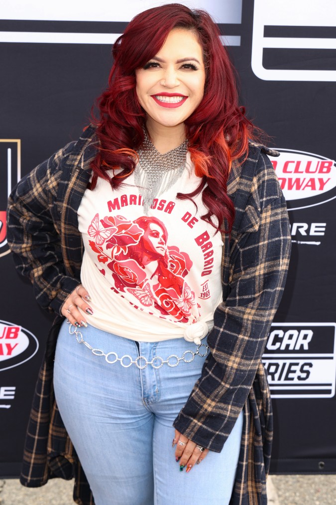 Jacqie Rivera, hija de Jenni Rivera, en un evento automovilístico.