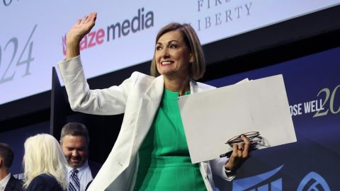Kim Reynolds responderá al llamado del gobernador Greg Abbott