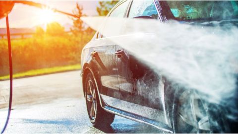 Limpieza de carrocería de coche