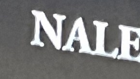 El secretario de Salud, Xavier Becerra (centro), habla sobre la atención de niños migrantes.
