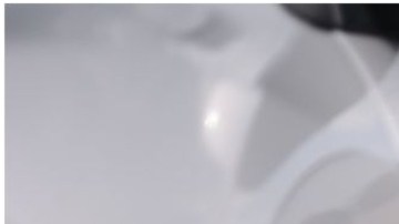 Propietario limpiando su vehículo