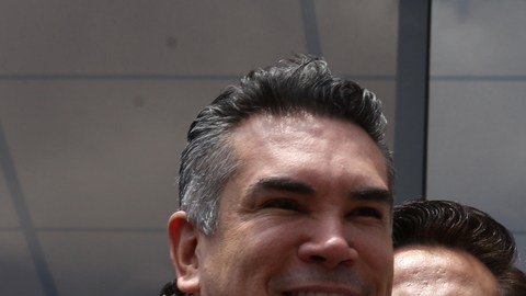 Partidos políticos opositores a AMLO registran alianza ante el INE y seleccionan a 13 aspirantes por la presidencia de México