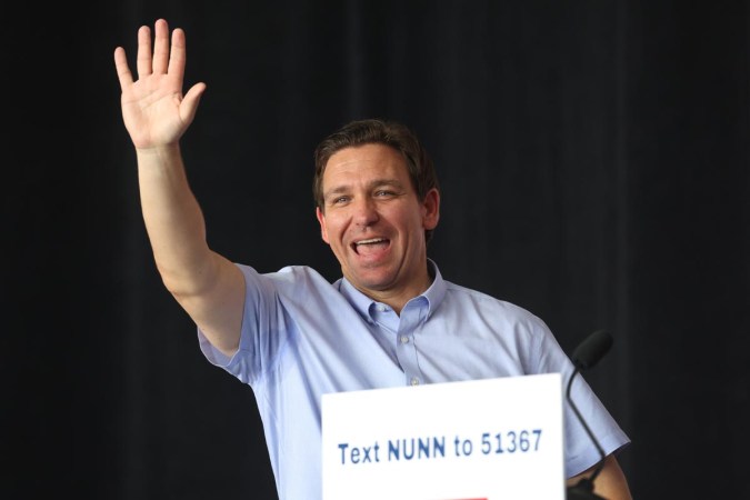 La semana pasada, DeSantis se vio obligado a recortar a parte de su equipo de campaña