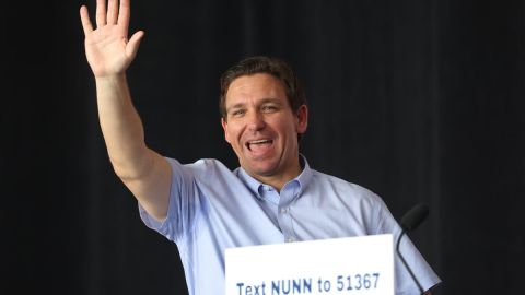 La semana pasada, DeSantis se vio obligado a recortar a parte de su equipo de campaña