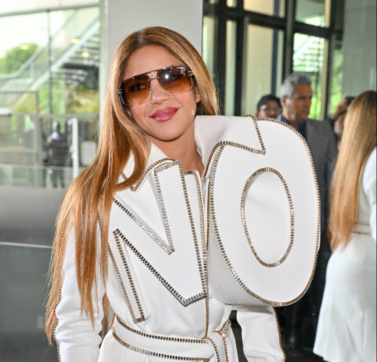 Shakira explica por qué el "NO" en su traje durante la Semana de la