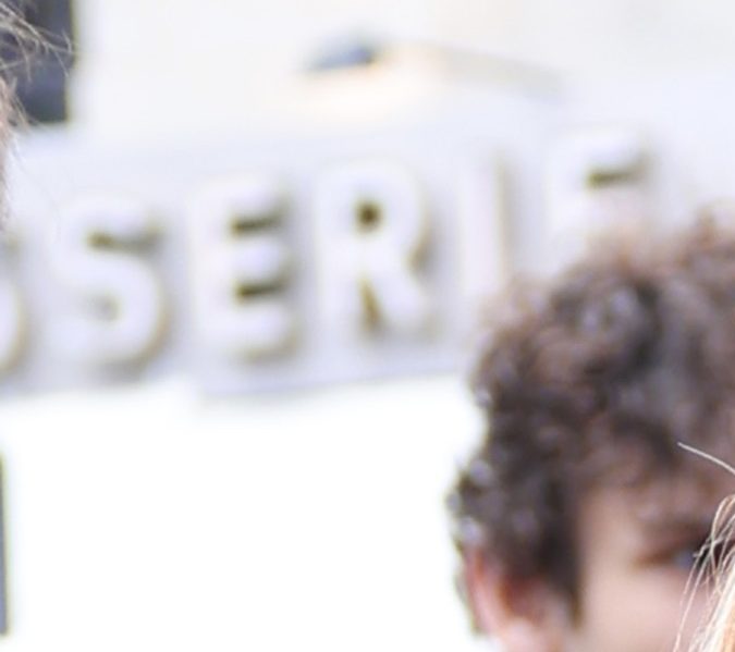 Shakira en desfile de Fendi en el marco de la Semana de la Moda en París 2023.