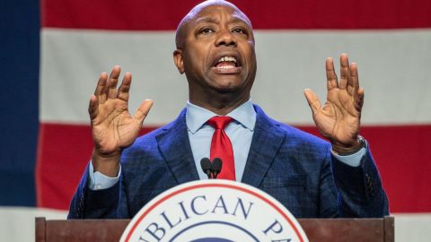 Tim Scott destina la mayor parte del dinero que recauda a la compra de publicidad en horarios estelares de televisión