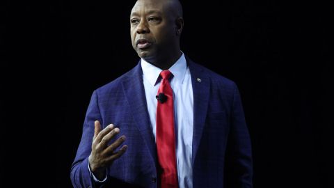 Tim Scott destina la mayor parte del dinero que recauda a la compra de publicidad en horarios estelares de televisión