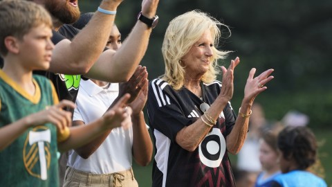 La Primera Dama de Estados Unidos y el comisionado de la MLS.