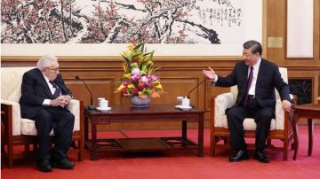 La sorpresiva reunión en Pekín del presidente Xi Jinping con Henry Kissinger, el exsecretario de Estado de EE.UU. de 100 años