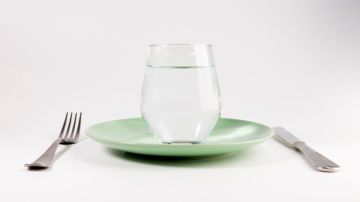 Qué es el “ayuno con agua” y cómo influye en la pérdida de peso