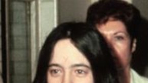 En 1978, Van Houten (derecha) fue declarada culpable de asesinato en primer grado.