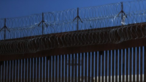 Oklahoma envía 50 miembros de la Guardia Nacional a la frontera sur con México para evitar el paso de migrantes