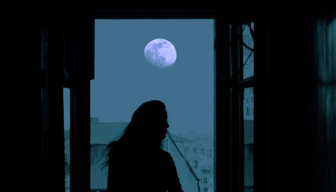 Canaliza la energía de la luna llena a tu hogar para tener paz y armonía.