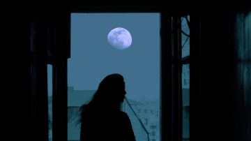 Canaliza la energía de la luna llena a tu hogar para tener paz y armonía.