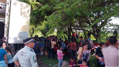 Los inmigrantes fueron abandonados en un tráiler en Veracruz.