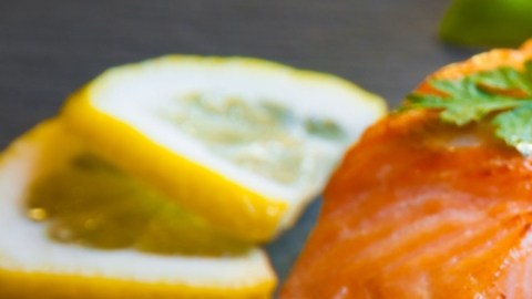 Autoridades británicas advierten sobre consumo de salmón ahumado por casos de listeriosis