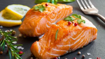 Autoridades británicas advierten sobre consumo de salmón ahumado por casos de listeriosis
