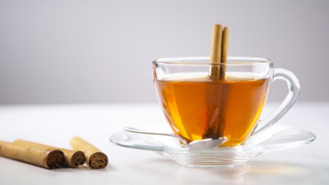 7 beneficios de tomar una infusión canela al despertar
