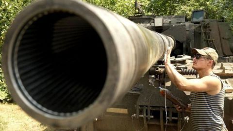 Las opciones de los ingenieros militares ucranianos son reparar rápidamente los tanques o usarlos como fuente de piezas de repuesto.