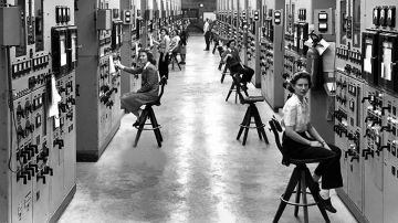 Las “chicas del calutrón”, las miles de mujeres que sin saberlo prepararon el uranio que se usó en la bomba atómica de Hiroshima