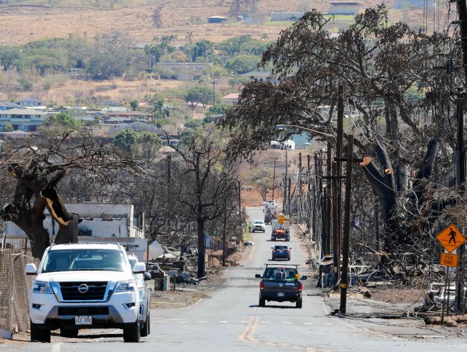 Sobrevivientes de Maui tratan de recomponerse a la tragedia en medio del descontento y la incertidumbre