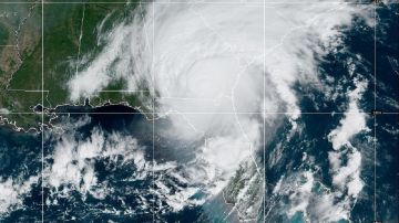Idalia deja sus primeras muertes en Florida y se debilita a huracán categoría 1
