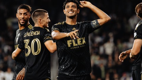 Carlos Vela en la celebración de su gol.