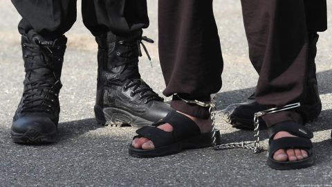 Condena a muerte a hombre en Arabia Saudí por comentarios críticos en Twitter