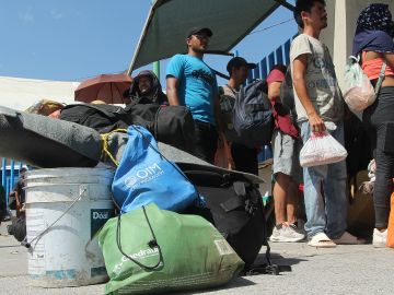 Cientos de inmigrantes se negaron a abandonar un campamento en Matamoros, México.