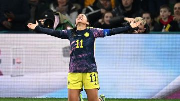 Catalina Usme celebra el gol del pase de Colombia a cuartos de final.