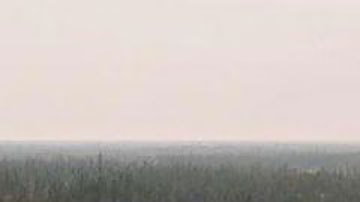 La operación sin precedentes para evacuar una ciudad de 20.000 habitantes en Canadá a la que se aproxima un enorme incendio