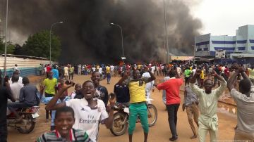 Estados Unidos advirtió a sus ciudadanos de "no viajar a Níger" y elevó de 3 a 4 el nivel de alerta para el país africano.