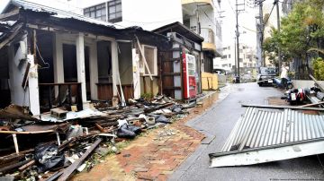 Dos muertos y 60 heridos por potente tifón Khanun en Japón