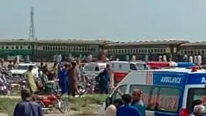 Tren descarrilado deja al menos 19 muertos en Pakistán