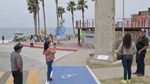Instalar segmento de muro de Berlín en Tijuana