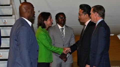 Secretaría de Comercio de EE.UU. inicia visita a China