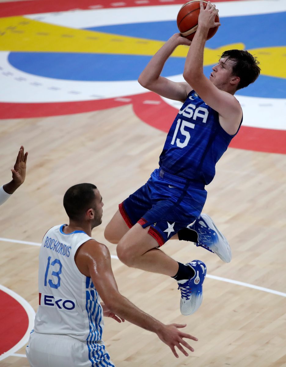 Austin Reaves fue el líder ante Grecia con 17 puntos.