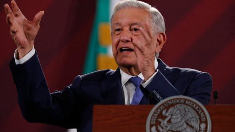 AMLO celebra que Greg Abbott haya movido las boyas del río Bravo hacia territorio de EE.UU.