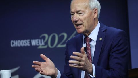 Asa Hutchinson podría ser de los primeros eliminados en la carrera por conseguir la candidatura republicana en las primarias