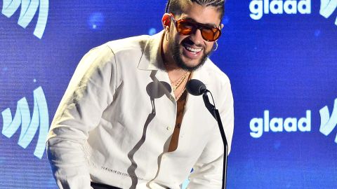 Bad Bunny en los 34tos Annual GLAAD Media Awards.